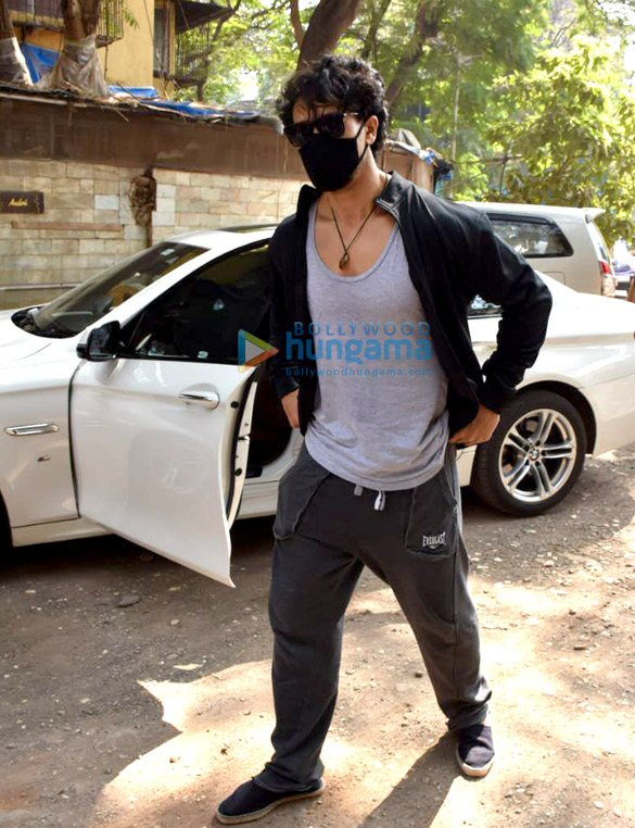 photos tiger shroff snapped at dubbing studio in juhu 3 2