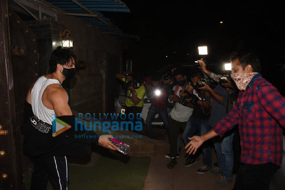 photos tiger shroff snapped at dubbing studio in juhu 3