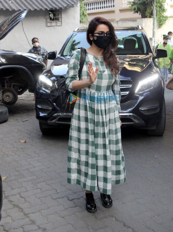 photos tisca chopra spotted in bandra 3