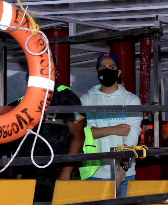 photos varun dhawan genelia dsouza and varun sharma spotted at versova jetty 2