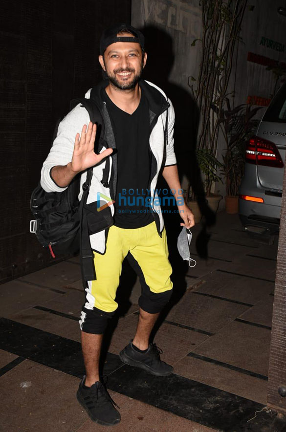 photos varun dhawan and vatsal sheth snapped at gym in juhu 4