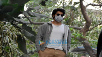 Photos: Varun Dhawan snapped at Maddock office