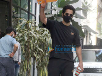 Photos: Varun Dhawan spotted at Maddock Office in Santacruz
