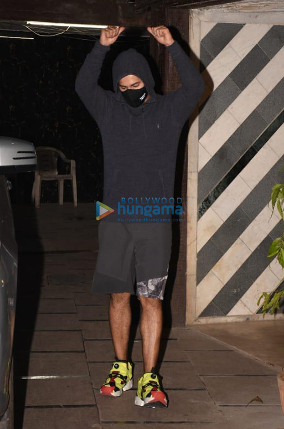 photos varun dhawan spotted at gym in juhu 2 2