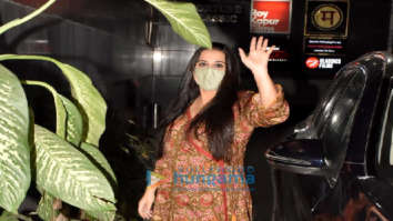 Photos: Vidya Balan snapped in Khar