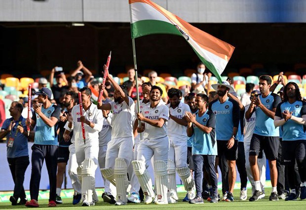 Ranveer Singh, Farhan Akhtar, Karan Johar, and B-town celebs celebrate India's remarkable win against Australia in test cricket 