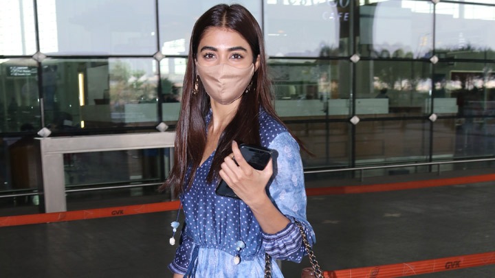 Spotted – Akshay Kumar, Ekta Kapoor, Avneet Kaur, Pooja Hegde, Nikhil Bhambri at Airport