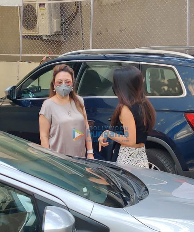 Varun Dhawan's bride-to-be Natasha Dalal and her family leave for Alibaug for the wedding Varun Dhawan's bride-to-be Natasha Dalal and her family leave for Alibaug for the wedding