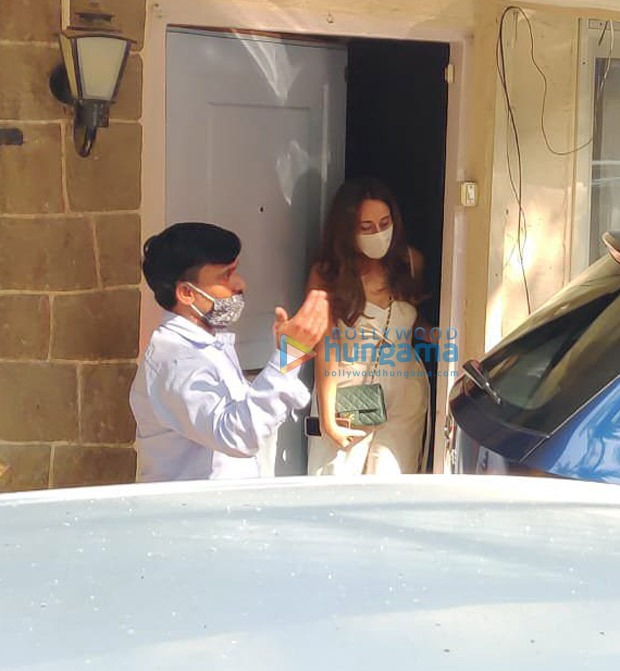 Varun Dhawan's bride-to-be Natasha Dalal and her family leave for Alibaug for the wedding Varun Dhawan's bride-to-be Natasha Dalal and her family leave for Alibaug for the wedding