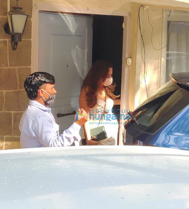 Varun Dhawan's bride-to-be Natasha Dalal and her family leave for Alibaug for the wedding Varun Dhawan's bride-to-be Natasha Dalal and her family leave for Alibaug for the wedding