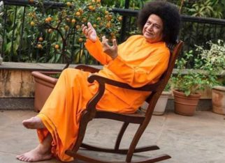 Anup Jalota transforms into Satya Sai Baba; asks fans if he looks like a replica of the late Godman