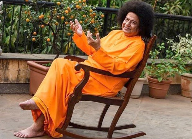 Anup Jalota transforms into Satya Sai Baba; asks fans if he looks like a replica of the late Godman