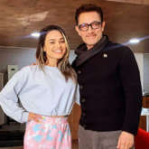 Aamir Khan strikes a pose with the crew as he shoots a song in Jaipur for Amin Hajee's film