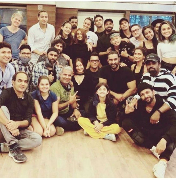 Aamir Khan strikes a pose with the crew as he shoots a song in Jaipur for Amin Hajee's film 