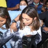 A woman pulls Deepika Padukone’s purse leaving her mobbed