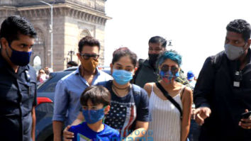 Photos: Aamir Khan spotted at Gateway Of India with his family and Dino Morea