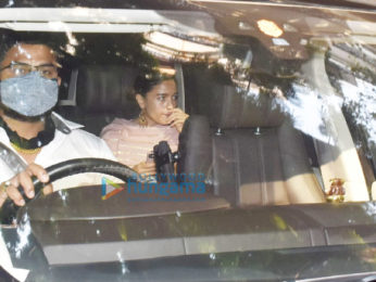 Photos: Alia Bhatt snapped in Juhu