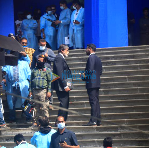 Photos: Amitabh Bachchan and Ajay Devgn spotted shooting in town Photos: Amitabh Bachchan and Ajay Devgn spotted shooting in town