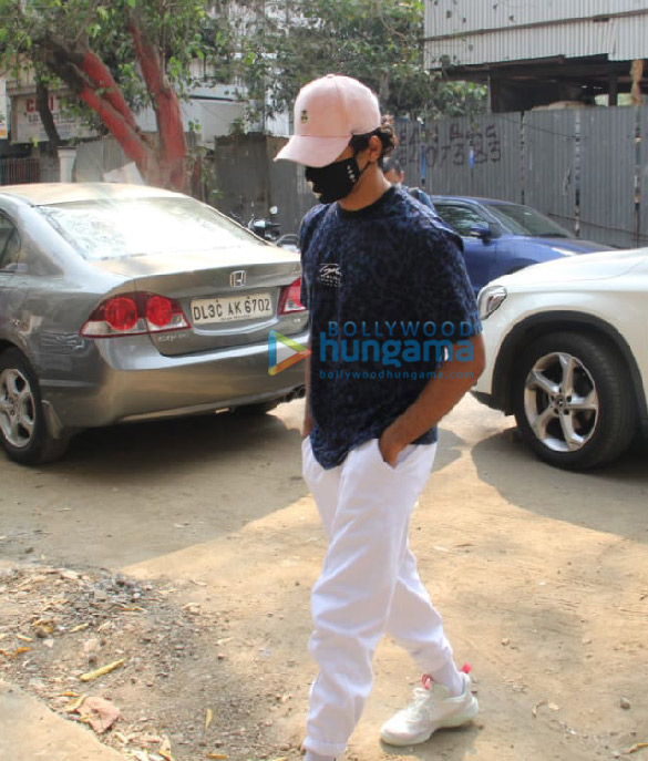 photos ananya panday and ishaan khatter spotted at mizu restaurant in bandra 6