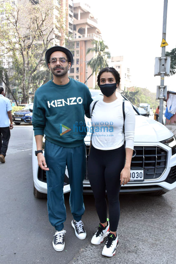 Photos: Aparshakti Khurana and Sanya Malhotra spotted in Juhu Photos: Aparshakti Khurana and Sanya Malhotra spotted in Juhu