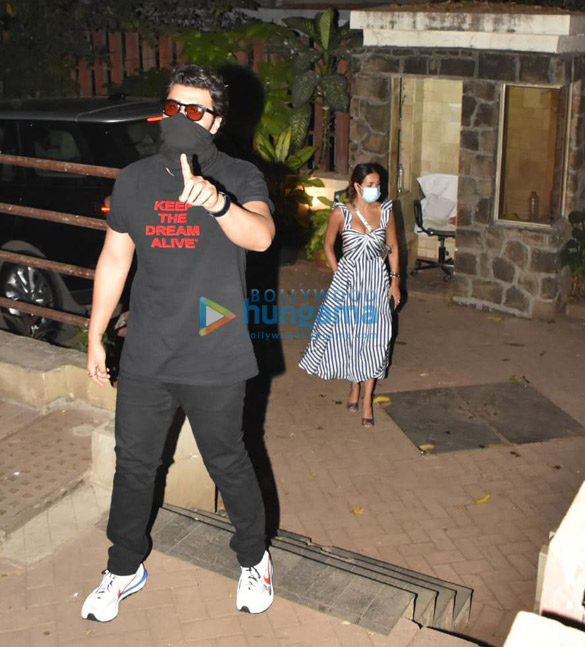 Photos: Arjun Kapoor and Malaika Arora spotted at Kareena Kapoor Khan’s house in Bandra Photos: Arjun Kapoor and Malaika Arora spotted at Kareena Kapoor Khan’s house in Bandra