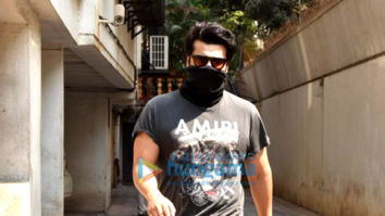 Photos: Arjun Kapoor snapped at a clinic in Juhu