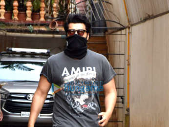 Photos: Arjun Kapoor snapped at a clinic in Juhu