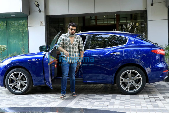 photos arjun kapoor spotted at nikkhil advanis office in santacruz 1