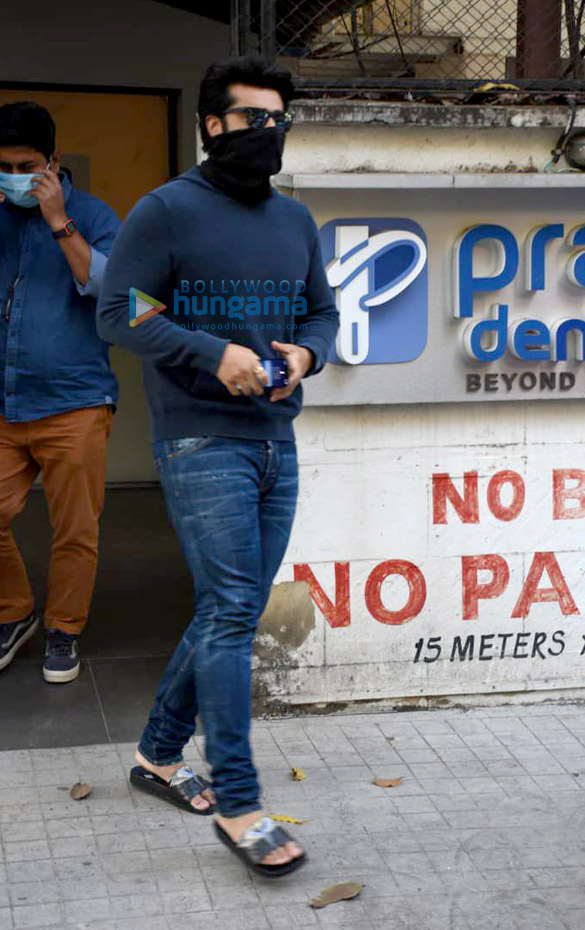 photos arjun kapoor spotted outside a clinic in juhu 4