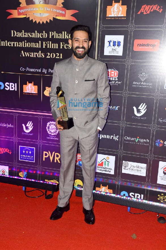 photos celebs grace the dadasaheb phalke international film festival awards 2021 0887 5