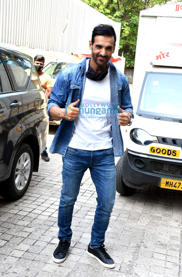 photos celebs snapped at mumbai saga trailer launch 5