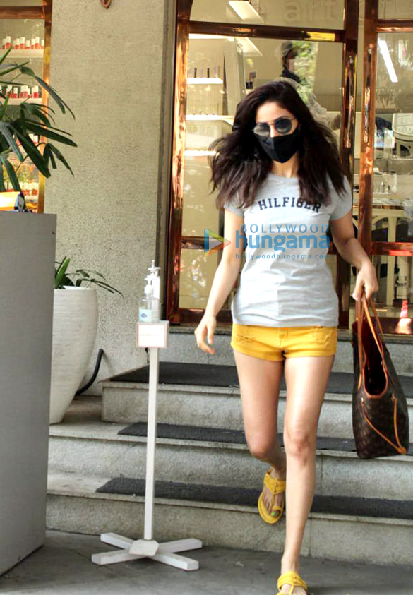 photos daisy shah yami gautam anjini dhawan and others snapped in bandra 2