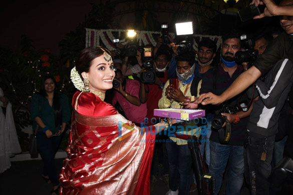 photos dia mirza and vaibhav rekhi pose for the paparazzi as married couple 1