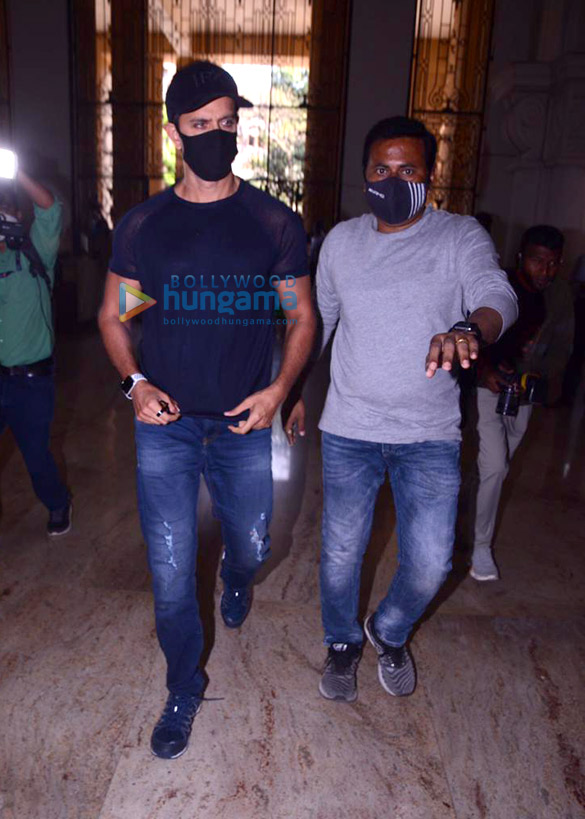 photos hrithik roshan arrives at commissioner of police office in mumbai 4