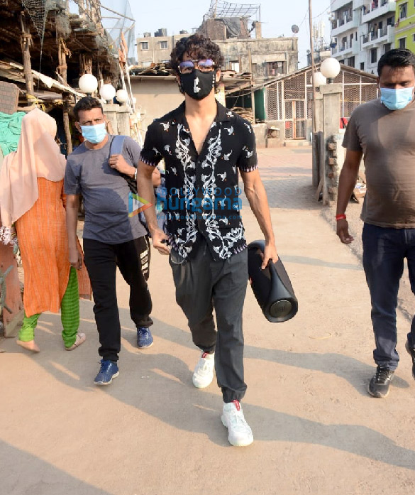 photos ishaan khatter spotted at versova jetty 1