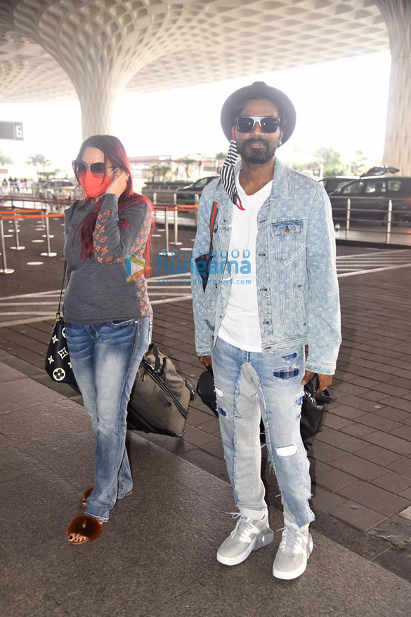 photos janhvi kapoor anil kapoor karishma tanna and others snapped at the airport 5