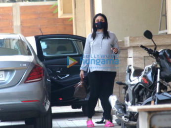 Photos: Kareena Kapoor Khan snapped at Amrita Arora's house in Bandra
