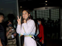 Photos: Kartik Aaryan, Kiara Advani and others snapped at the airport