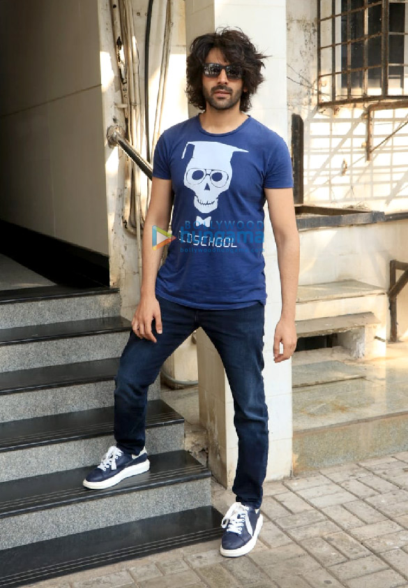 photos kartik aaryan snapped at dabboo ratnanis studio 2
