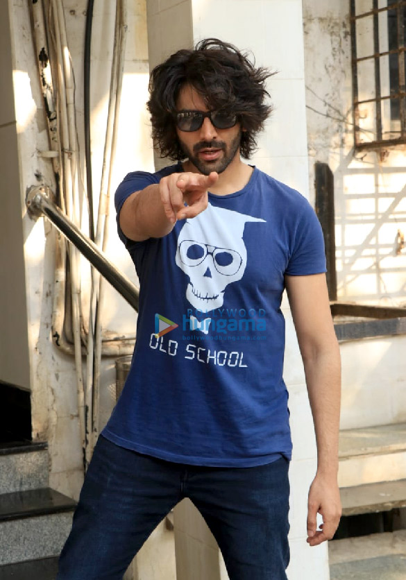 photos kartik aaryan snapped at dabboo ratnanis studio 4