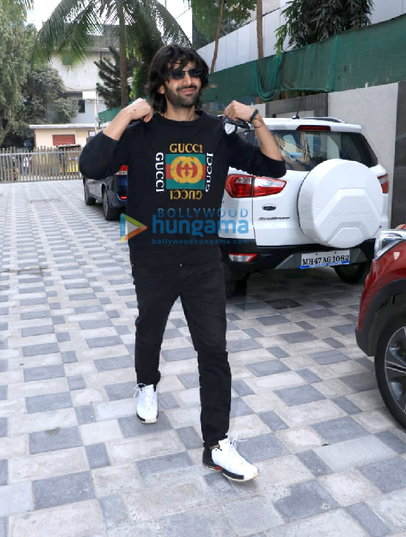 photos kartik aaryan snapped at t series office in andheri 0012 2