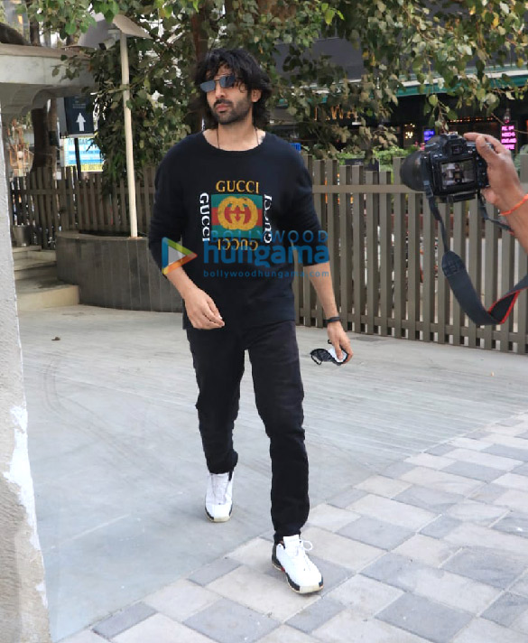Photos: Kartik Aaryan snapped at T-Series office in Andheri Photos: Kartik Aaryan snapped at T-Series office in Andheri