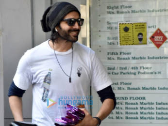 Photos: Kartik Aaryan snapped at dance class in Andheri