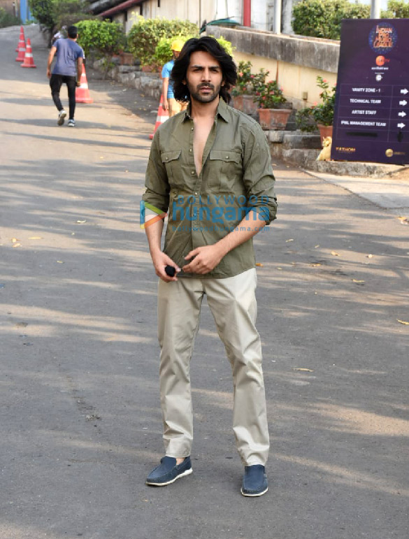 photos kartik aaryan spotted at film city 4 2