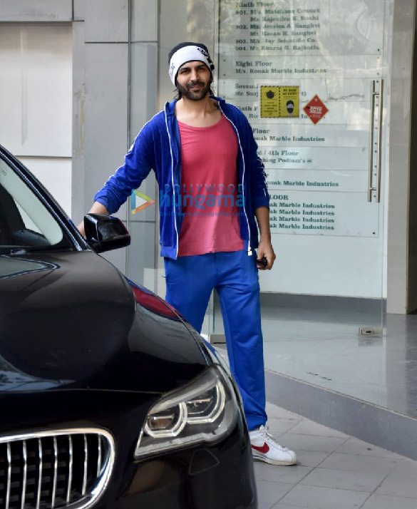 photos kartik aaryan spotted at a dance class in andheri 2
