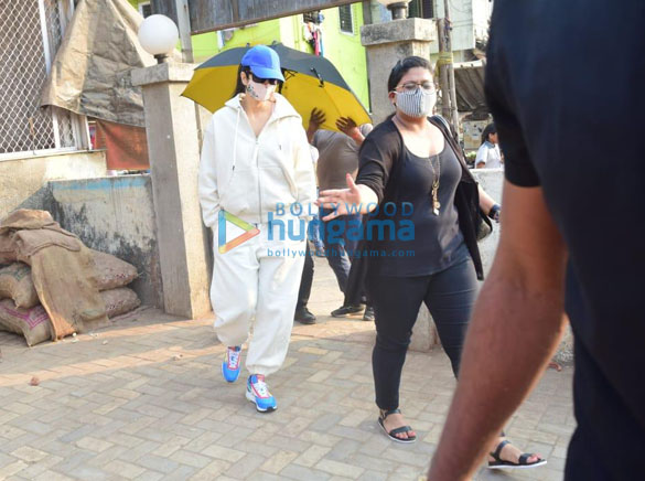 Photos: Katrina Kaif, Ishaan Khatter and Siddhant Chaturvedi snapped at the Versova jetty Photos: Katrina Kaif, Ishaan Khatter and Siddhant Chaturvedi snapped at the Versova jetty