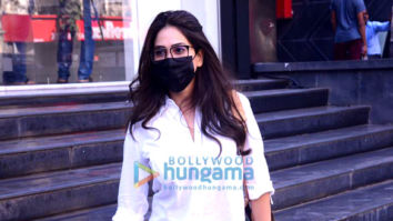 Photos: Kim Sharma snapped in Santacruz