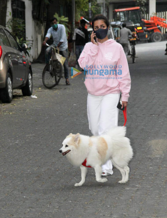 Photos: Malaika Arora snapped with her pet in Bandra Photos: Malaika Arora snapped with her pet in Bandra