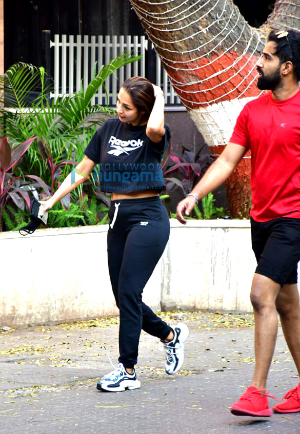 photos malaika arora steps out for a walk in pali hill 3