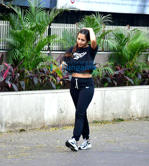 photos malaika arora steps out for a walk in pali hill 4